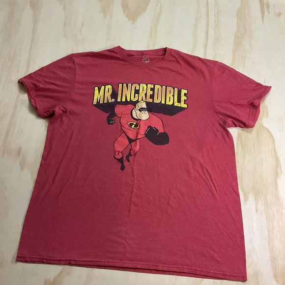 The Incredibles Adult Large T-Shirt - Running Mr. Incredible Under Name Logo - Picture 1 of 5